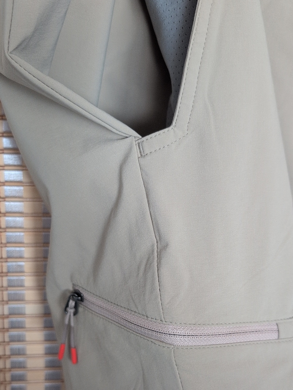 Orvis Men's Tan Performance Hybrid Shorts - Picture 3 of 9